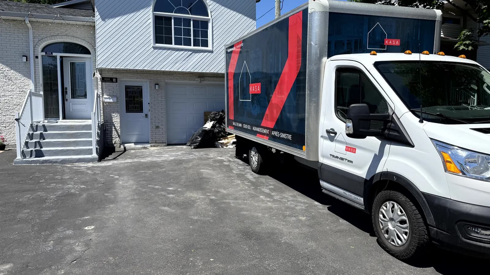Kasa truck parked outside a client’s Montreal home