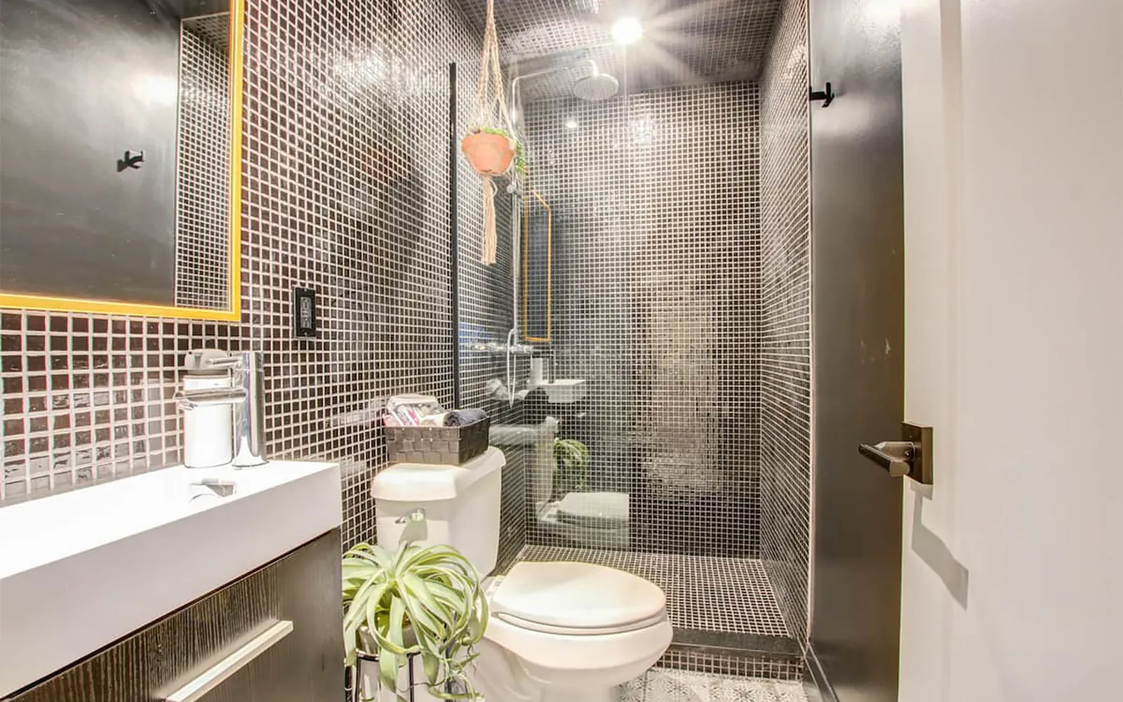 Primary bathroom renovation with freestanding tub in Montreal